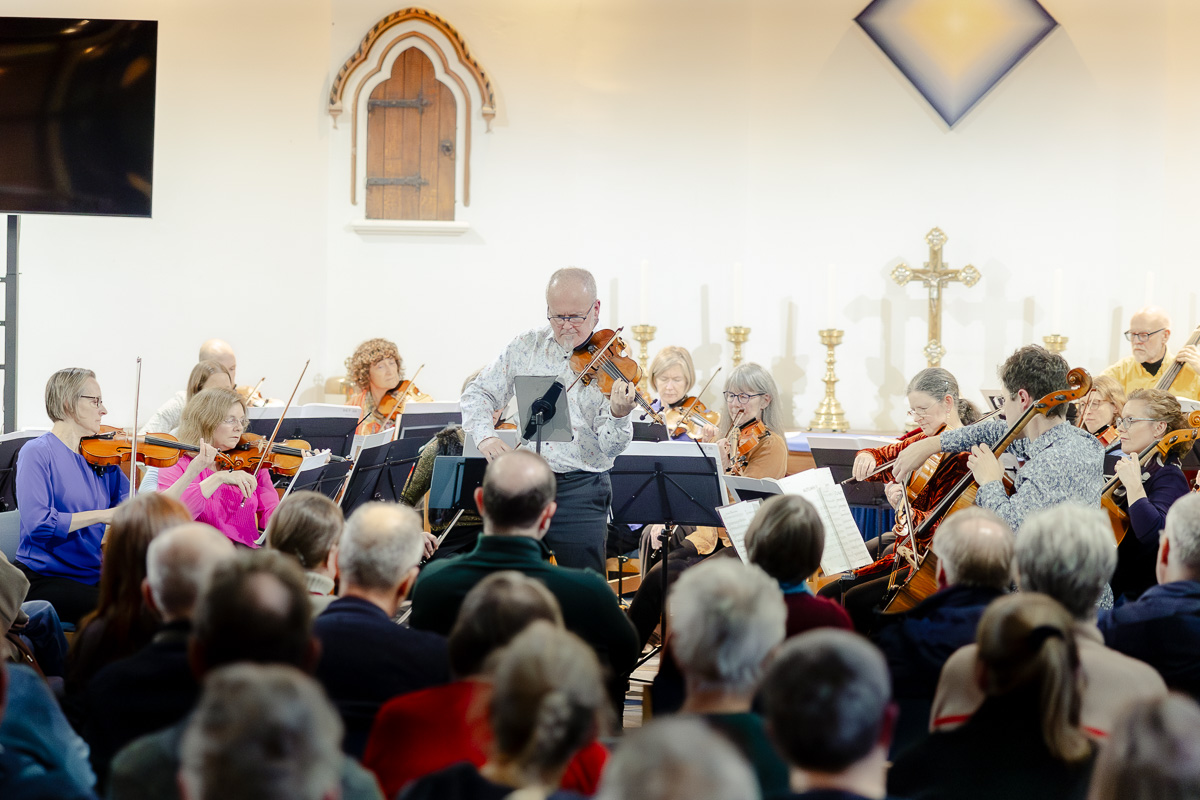 Laura Pearson-Clark Live Paints Steve Bingham's Four Seasons at St Luke's Cambridge