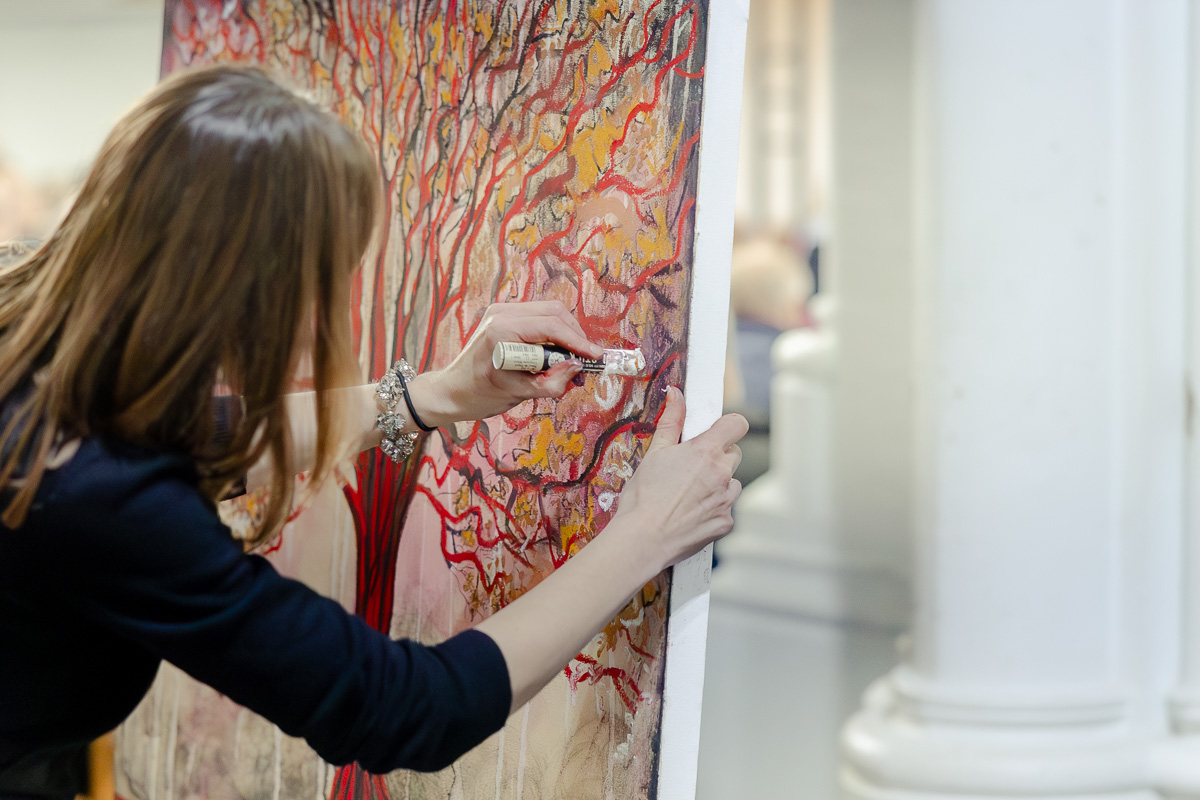 Laura Pearson-Clark Live Paints Steve Bingham's Four Seasons at St Luke's Cambridge