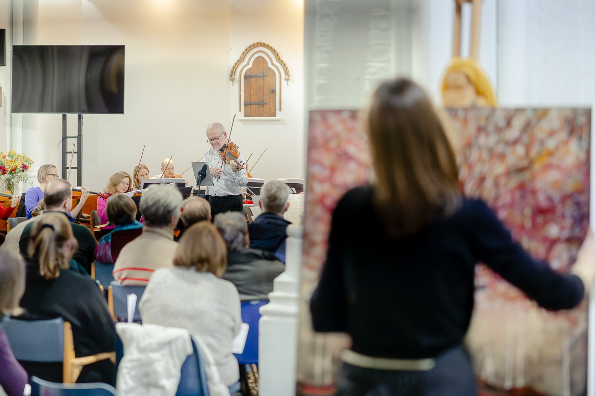 Laura Pearson-Clark Live Paints Steve Bingham's Four Seasons at St Luke's Cambridge