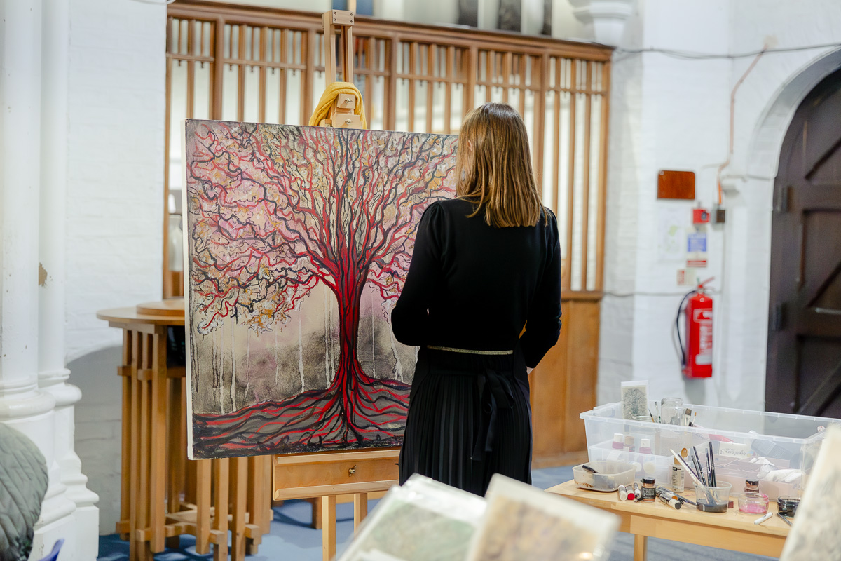 Laura Pearson-Clark Live Paints Steve Bingham's Four Seasons at St Luke's Cambridge