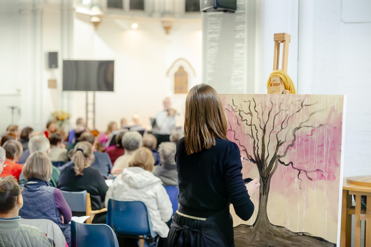 Laura Pearson-Clark Live Paints Steve Bingham's Four Seasons at St Luke's Cambridge