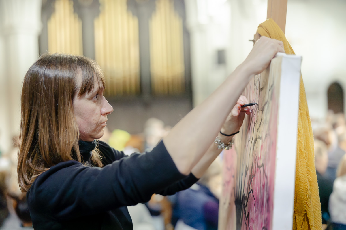 Laura Pearson-Clark Live Paints Steve Bingham's Four Seasons at St Luke's Cambridge