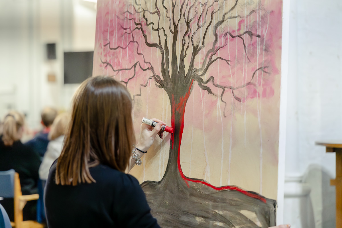 Laura Pearson-Clark Live Paints Steve Bingham's Four Seasons at St Luke's Cambridge