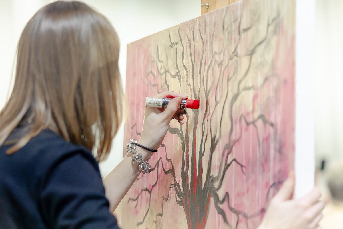 Laura Pearson-Clark Live Paints Steve Bingham's Four Seasons at St Luke's Cambridge