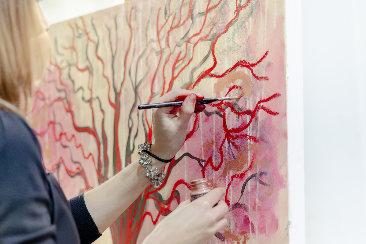 Laura Pearson-Clark Live Paints Steve Bingham's Four Seasons at St Luke's Cambridge