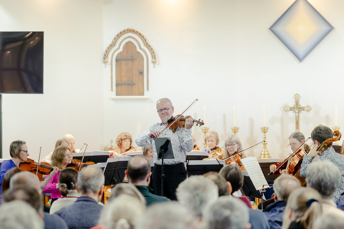 Laura Pearson-Clark Live Paints Steve Bingham's Four Seasons at St Luke's Cambridge