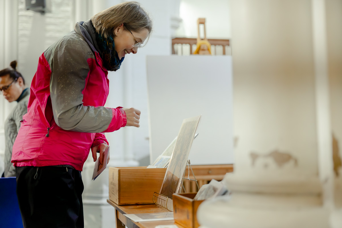 Laura Pearson-Clark Live Paints Steve Bingham's Four Seasons at St Luke's Cambridge