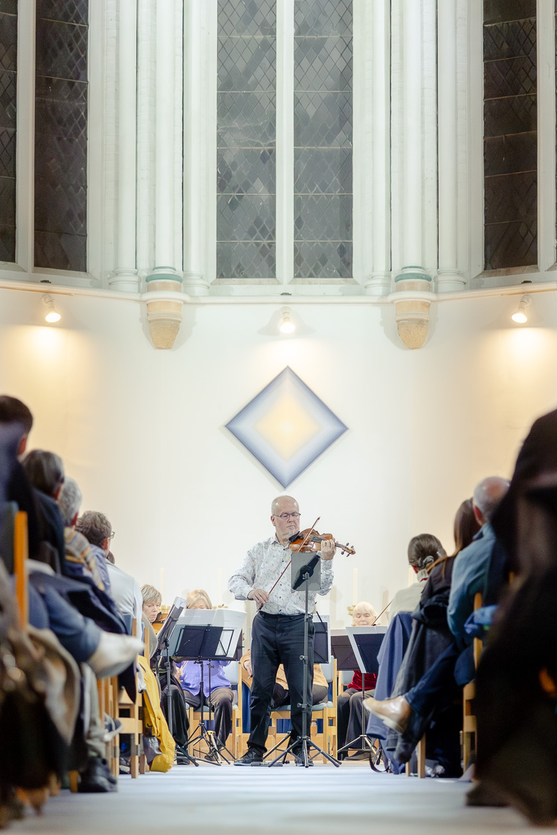 Laura Pearson-Clark Live Paints Steve Bingham's Four Seasons at St Luke's Cambridge