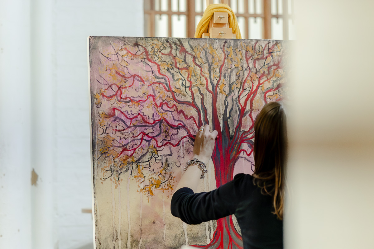 Laura Pearson-Clark Live Paints Steve Bingham's Four Seasons at St Luke's Cambridge