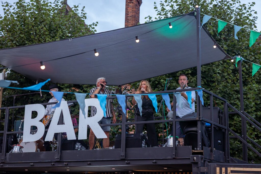 Capturing the Energy of Columbia Events’ Pop-Up Bar in Salisbury Market Square Capturing the Energy of Columbia Events’ Pop-Up Bar in Salisbury Market Square