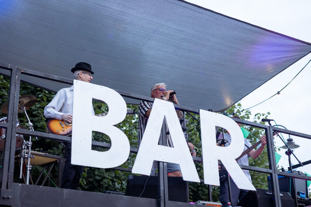 Capturing the Energy of Columbia Events’ Pop-Up Bar in Salisbury Market Square Capturing the Energy of Columbia Events’ Pop-Up Bar in Salisbury Market Square