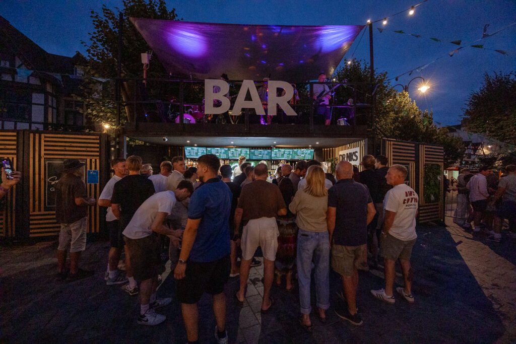 Capturing the Energy of Columbia Events’ Pop-Up Bar in Salisbury Market Square Capturing the Energy of Columbia Events’ Pop-Up Bar in Salisbury Market Square