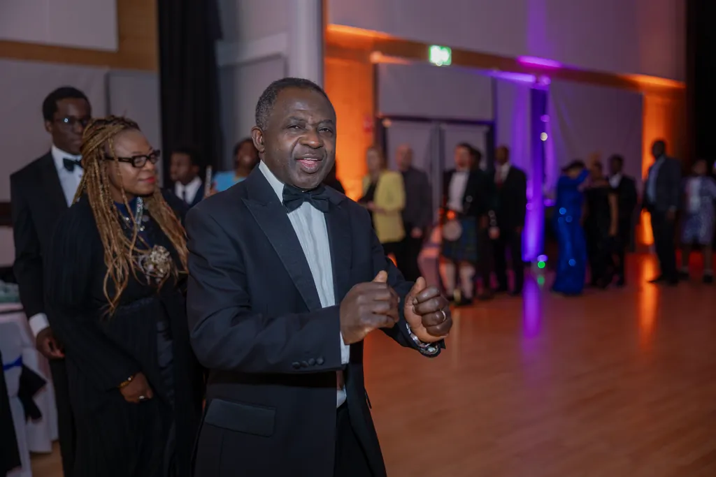 Cambridge 50th Birthday Party Photography | Natural Event Coverage