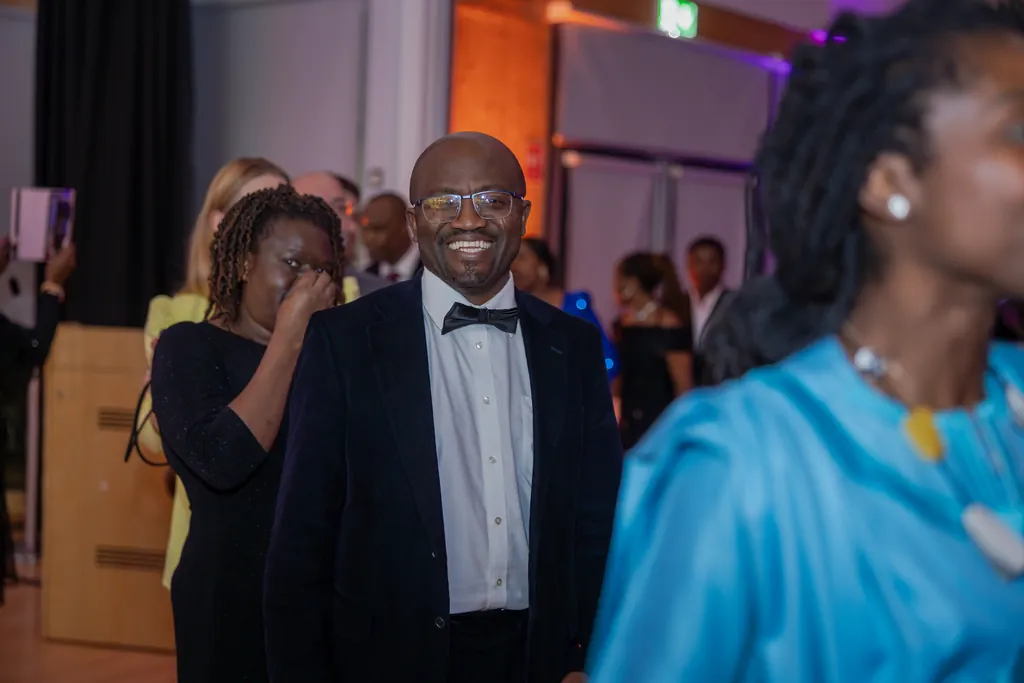 Cambridge 50th Birthday Party Photography | Natural Event Coverage