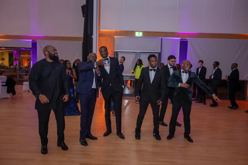 Cambridge 50th Birthday Party Photography | Natural Event Coverage