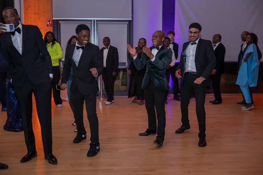 Cambridge 50th Birthday Party Photography | Natural Event Coverage