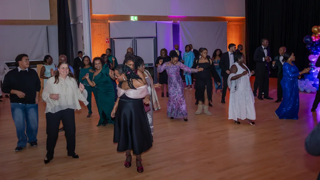 Cambridge 50th Birthday Party Photography | Natural Event Coverage